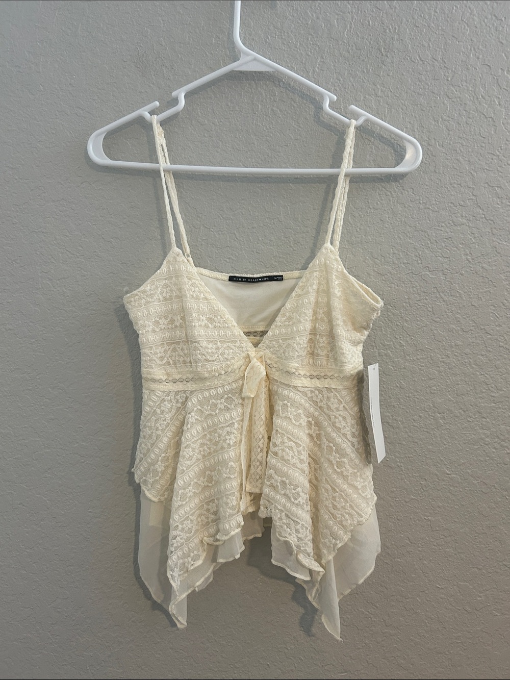 Heart & Hips Cream Lace Handkerchief-Hem Cami with Tie